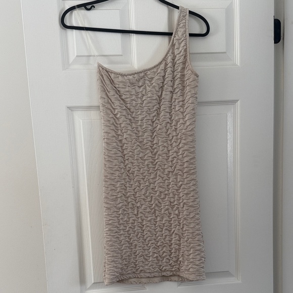 One-Shoulder Textured Cream Dress - Picture 2 of 3